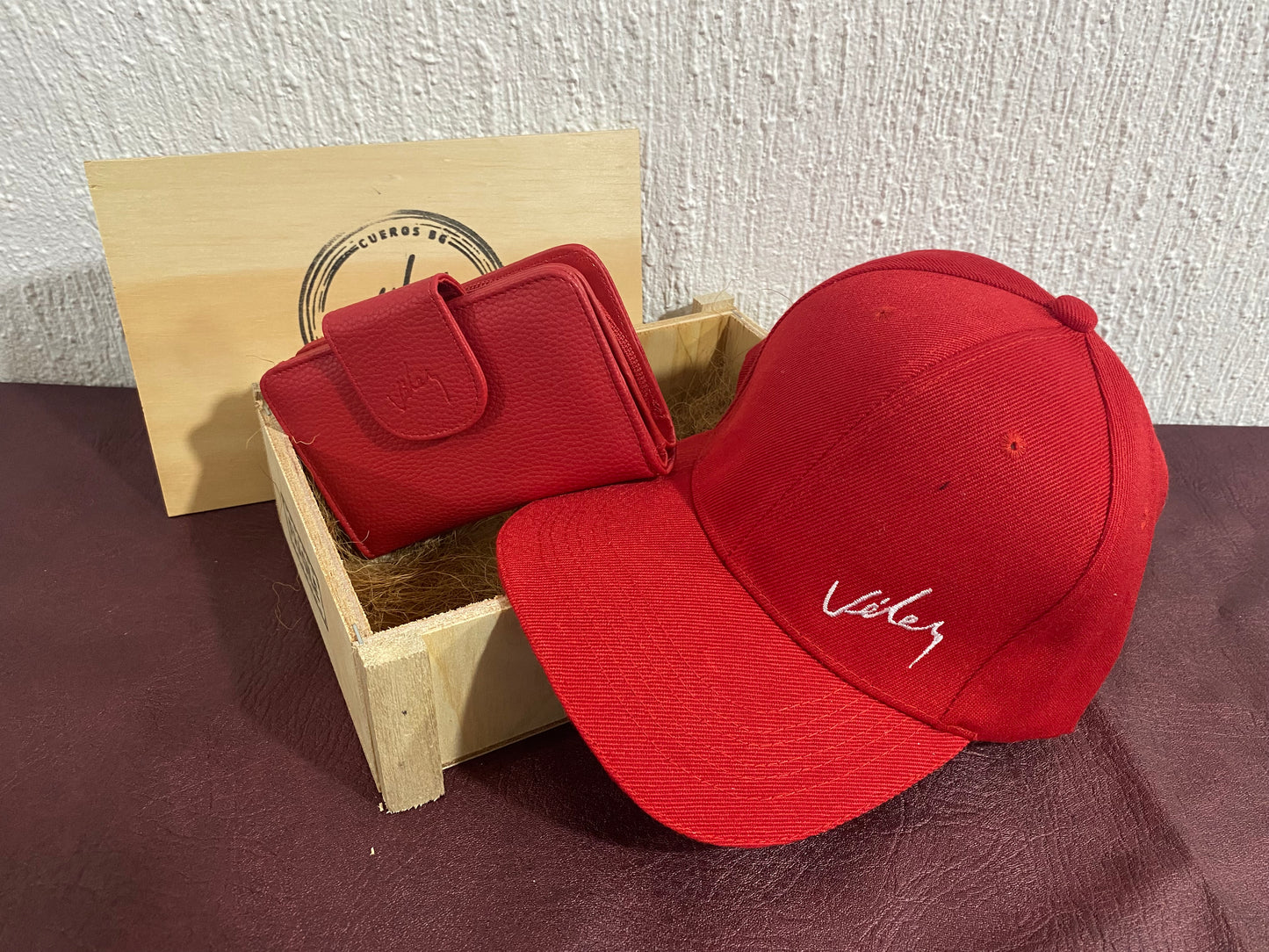 Duo Dama Gorra + Billetera Velez (se envía con estuche)