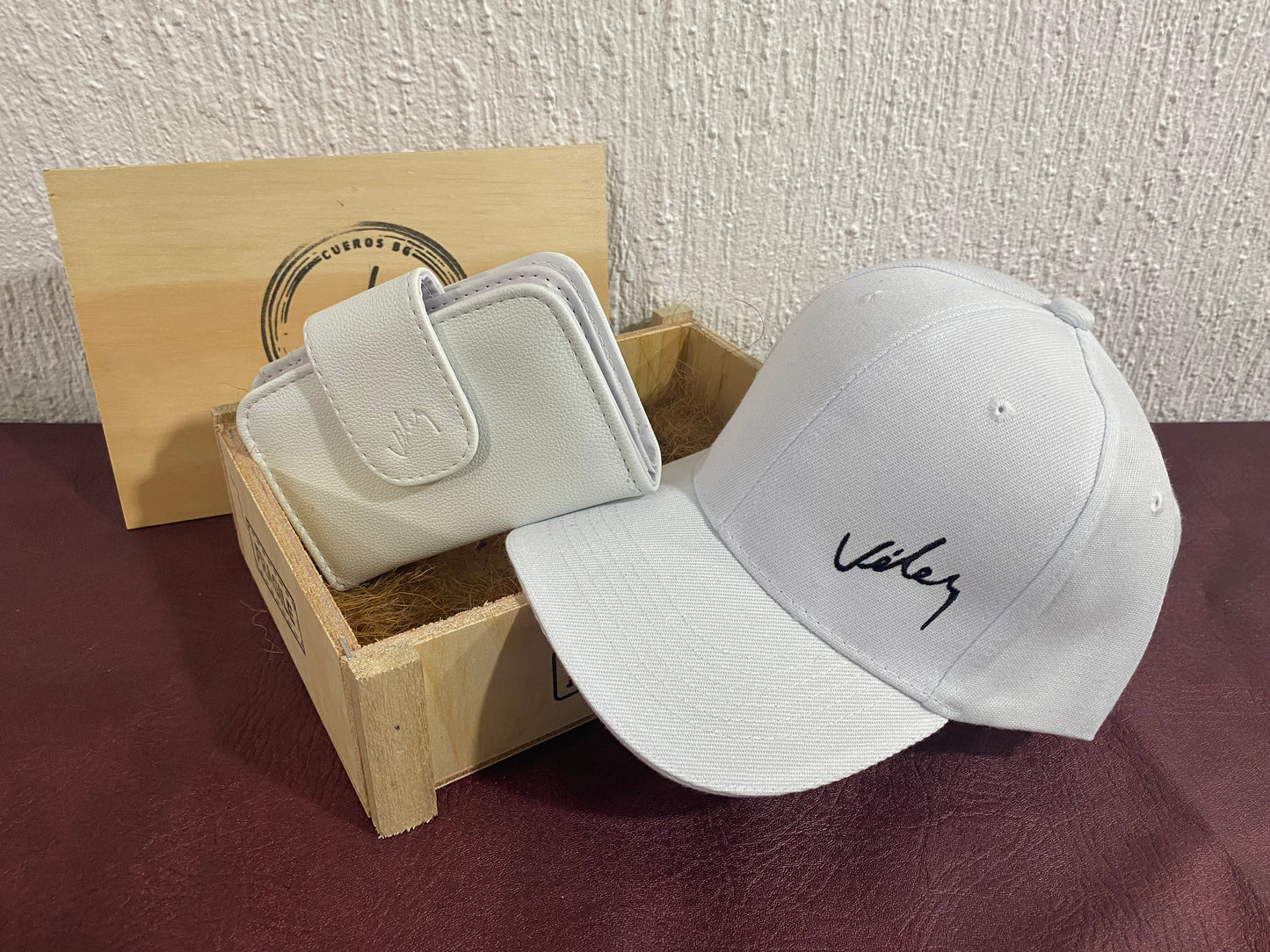 Duo Dama Gorra + Billetera Velez (se envía con estuche)