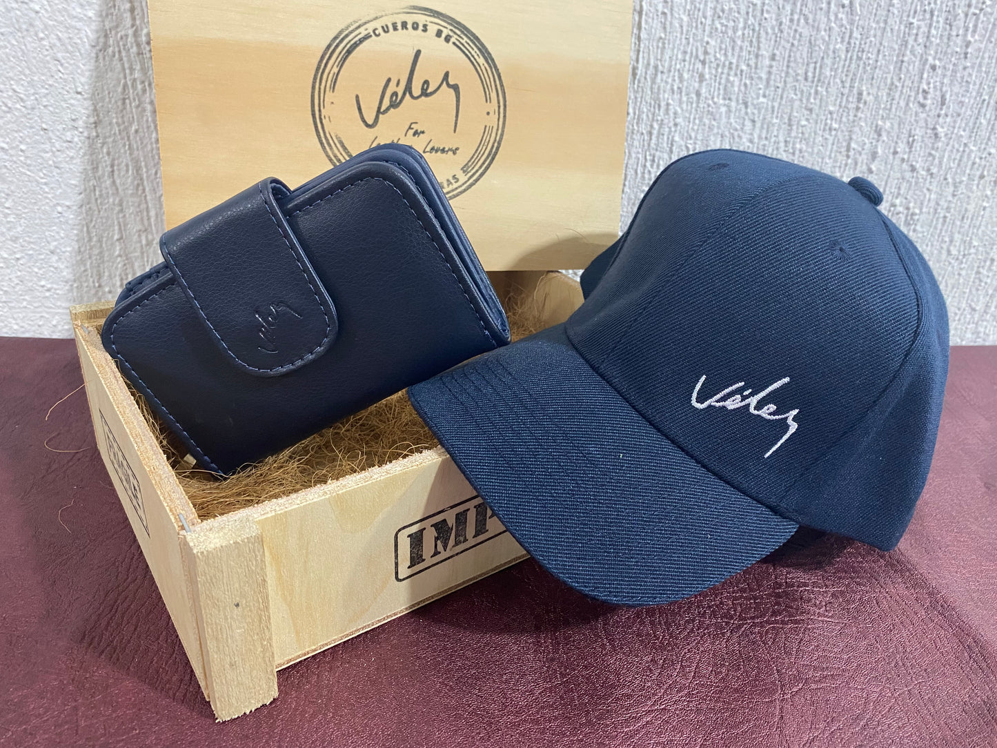 Duo Dama Gorra + Billetera Velez (se envía con estuche)