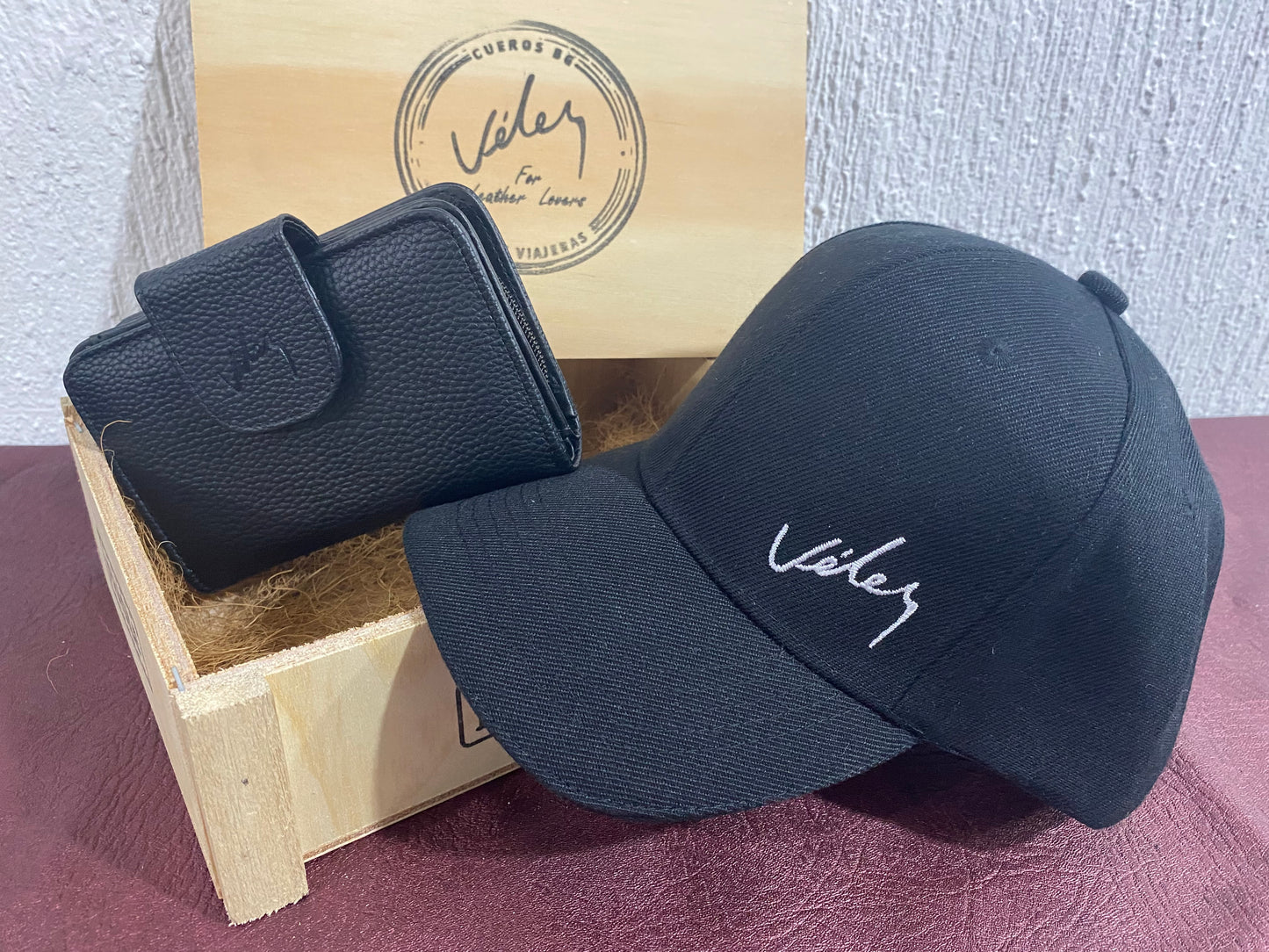 Duo Dama Gorra + Billetera Velez (se envía con estuche)