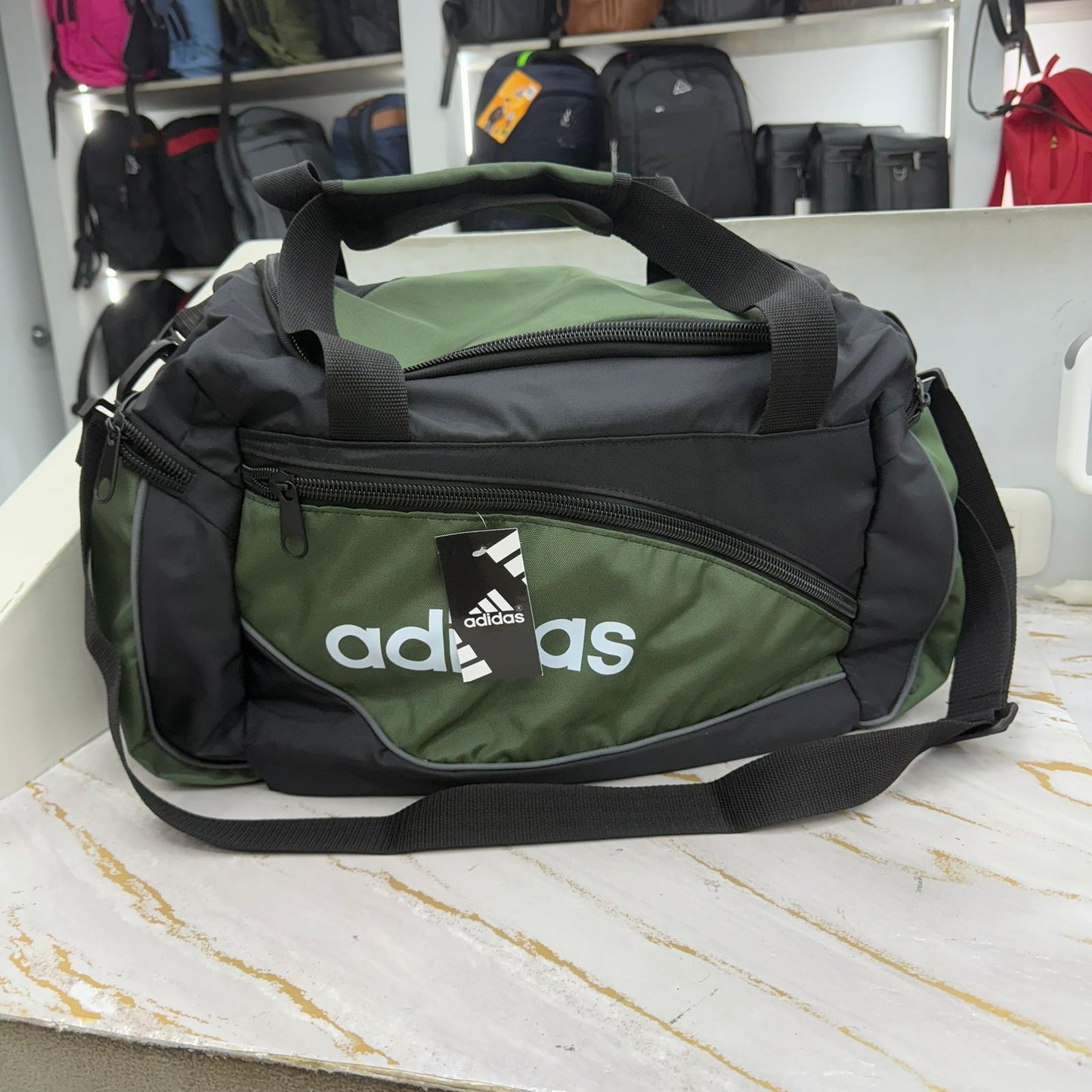 GUAYERA  VIAJERA ADIDAS 53X 35CM mediana